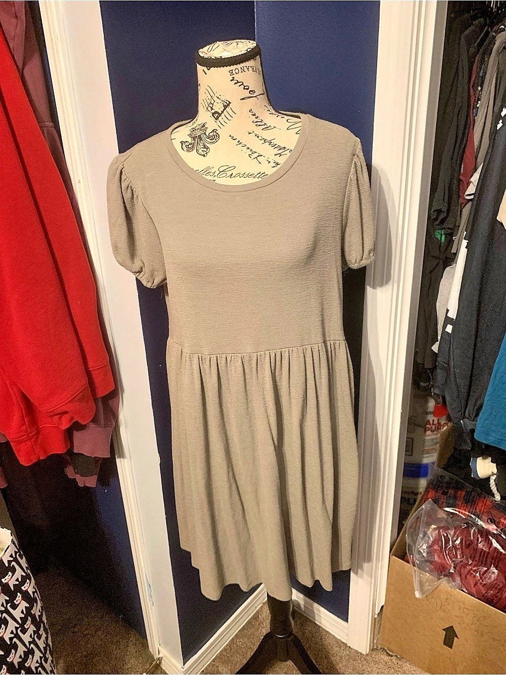 Forever 21 Mini Puff Sleeve Dress in sage green Size large Like New